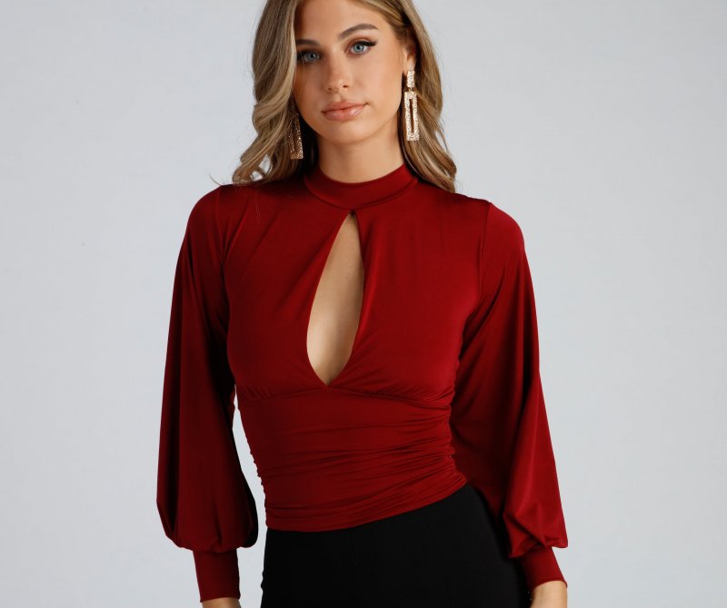 TableClothsUs Chic Edition Mock Neck Keyhole Top