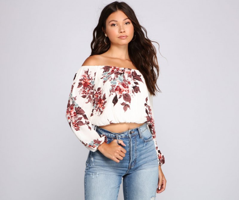 TableClothsUs Forever Stunning Floral Cropped Blouse